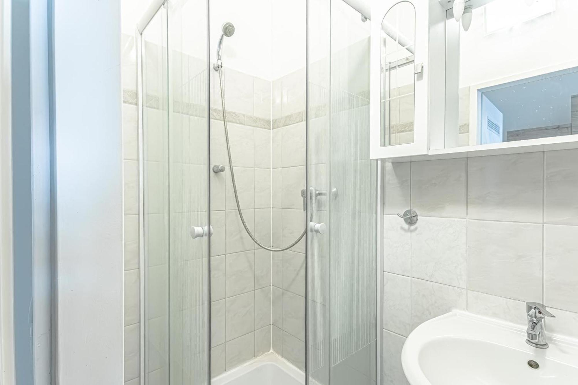 Explore Vienna 2Br And 1Lr Retreat Near Westbahnhof Exterior photo